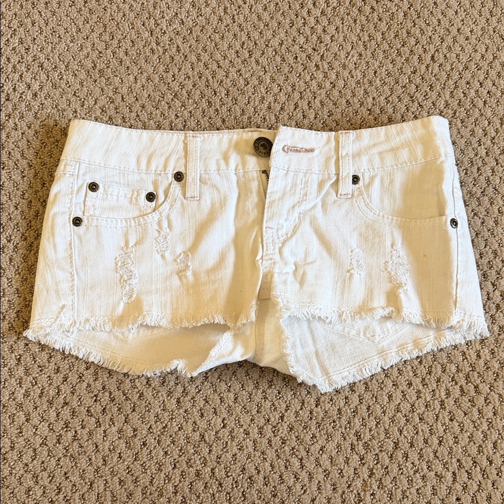 ‼️ White Distressed Denim Shorts ‼️